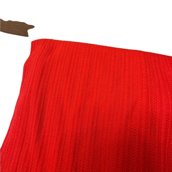 Textured and Fitted Red Button-Down Dress - Picture 7 of 7